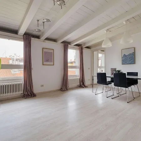 Bright Flat In The Heart Of Porta Venezia Apartment