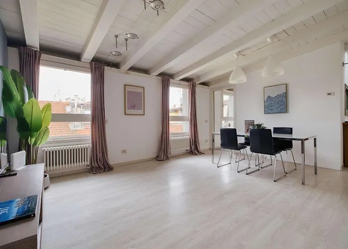 Bright Flat In The Heart Of Porta Venezia Apartment